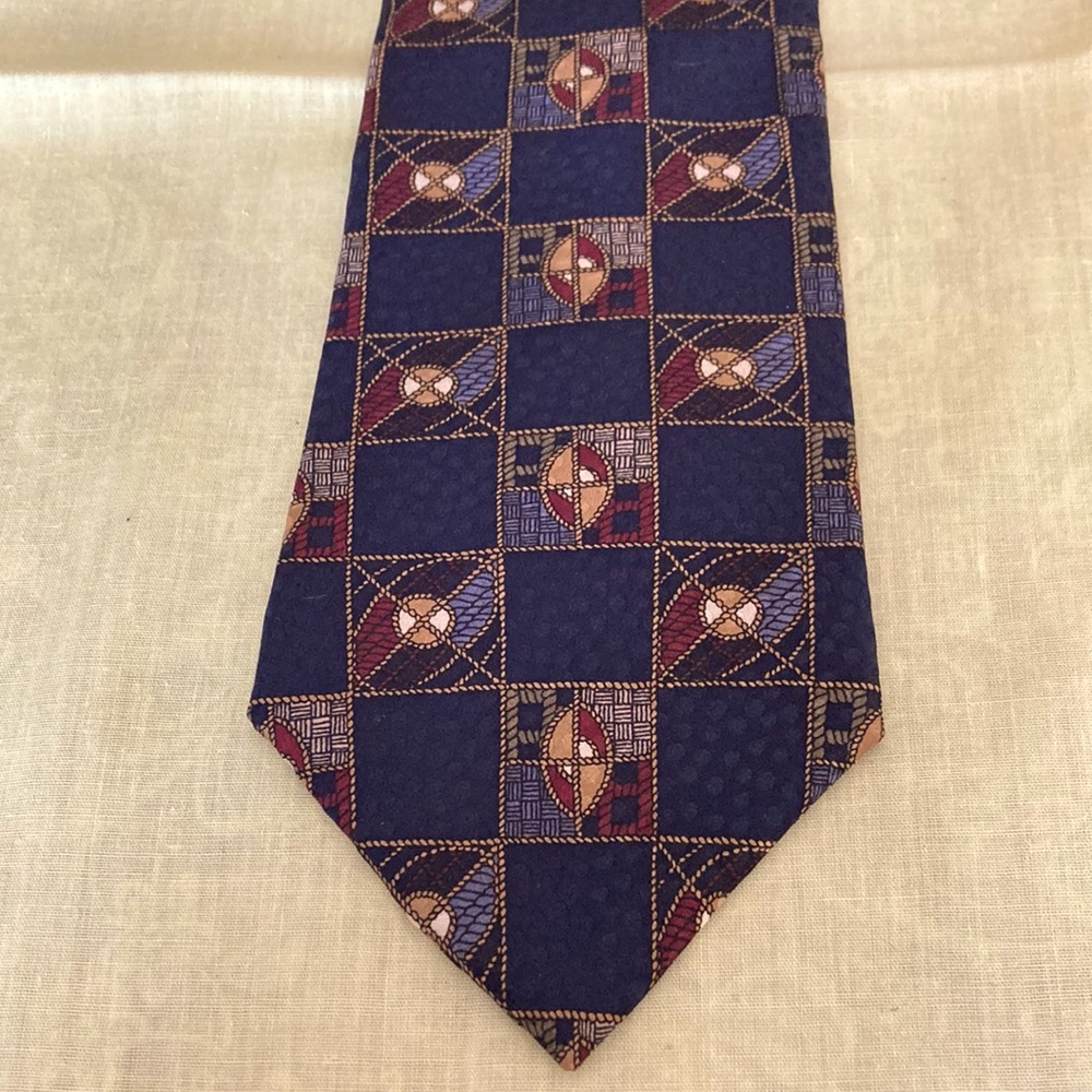 ROBT STOCK 100% silk men’s  4” w. necktie w/ geometric shapes.    $15